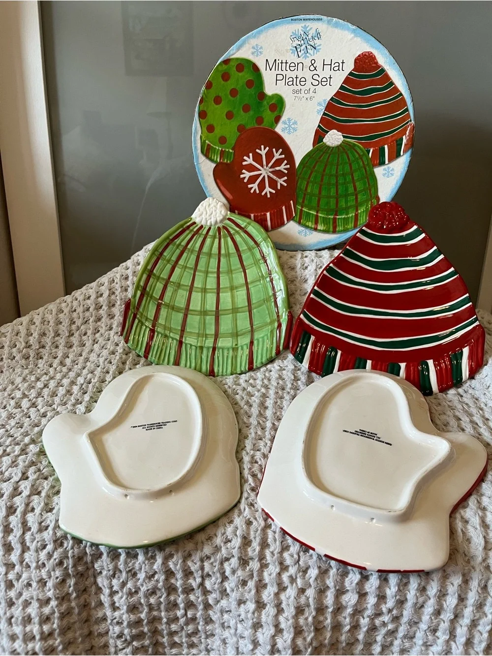 Mitten & Hat Plate Set - Festive Red & Green Holiday  plates 436